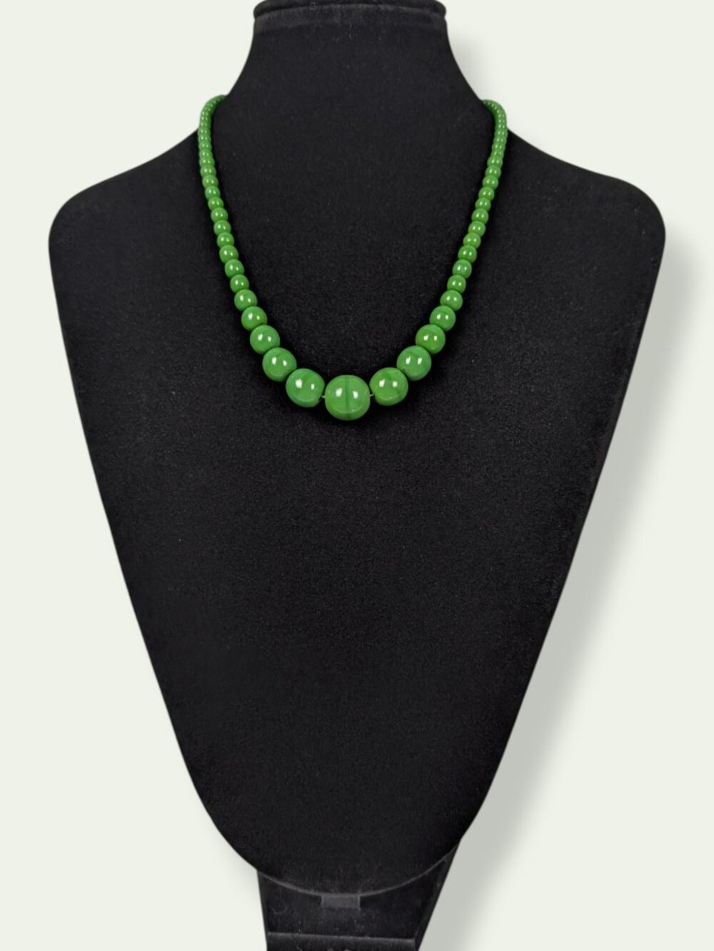 Vintage Green Graduated Molded Glass Beaded Necklace